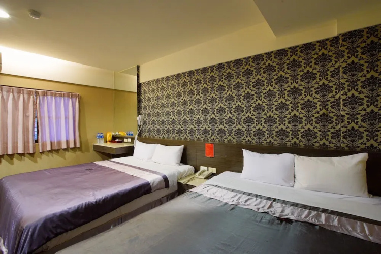 Happy Hotel