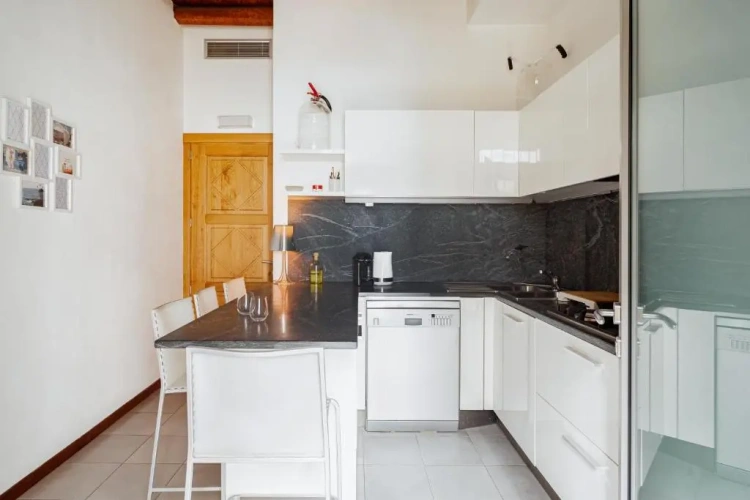 2 Bedrooms Apartment