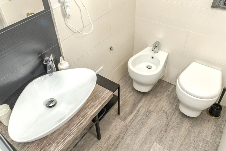 Comfort Rooms