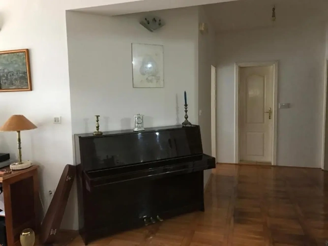 3 Bedrooms Apartment