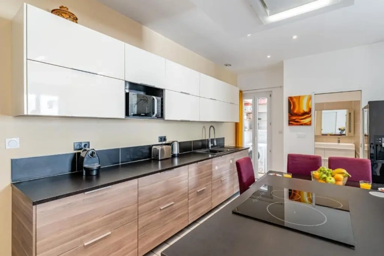 3 Bedrooms Apartment