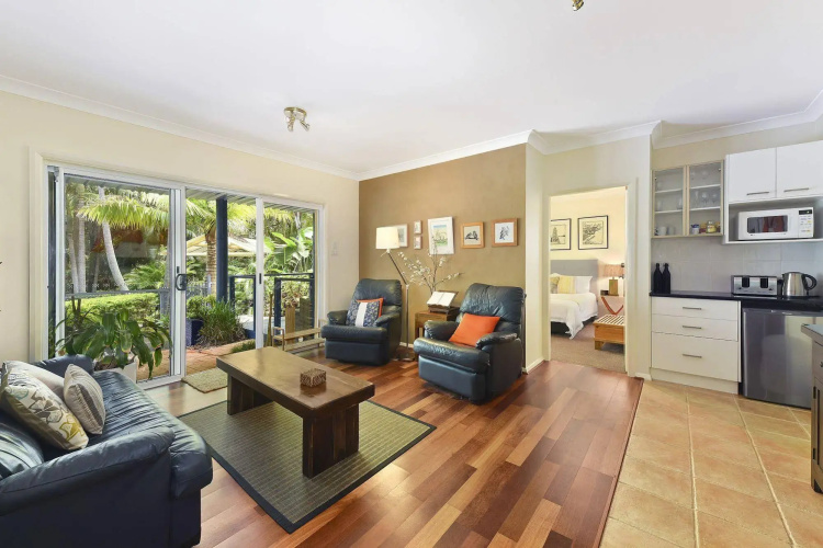 Azura Beach House B&B