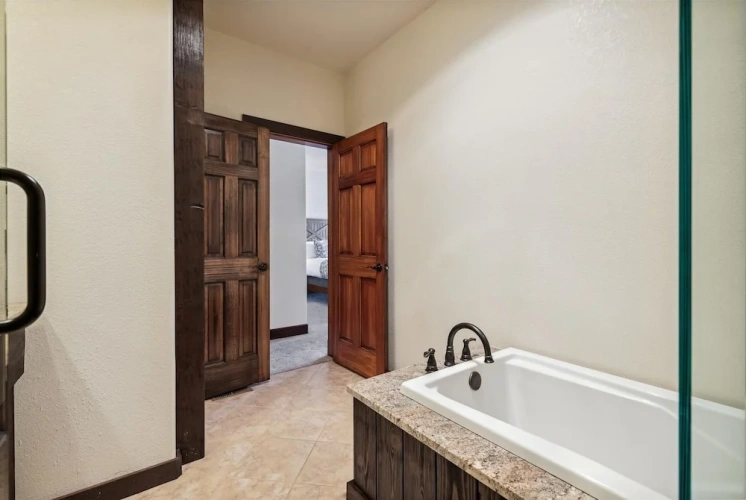 4 Bedrooms Cottage
