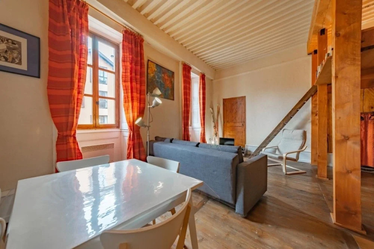 Le Sainte Claire Mezzanine studio
