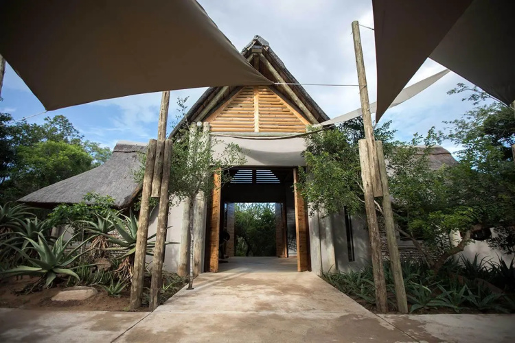 Royal Thonga Safari Lodge