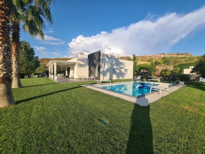 3 Bedrooms Villa