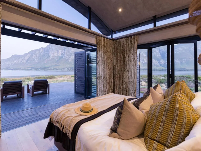 Perivoli Lagoon House