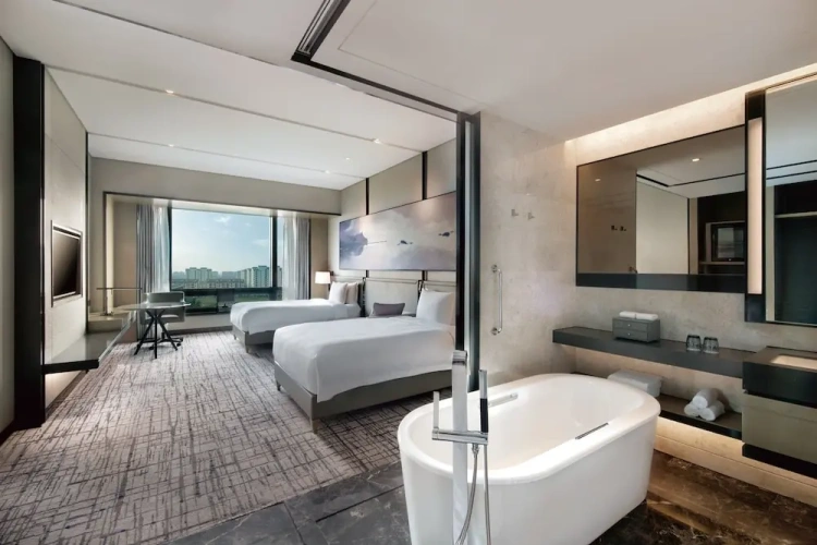 Standard Quadruple room with garden view