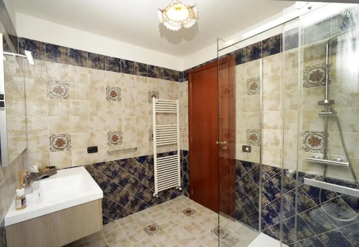 3 Bedrooms Apartment