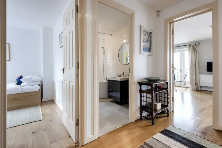 Panoramic Docklands Home