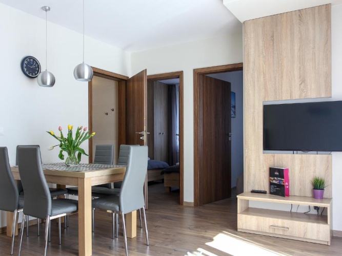 2 Bedrooms Comfort Apartment with land view