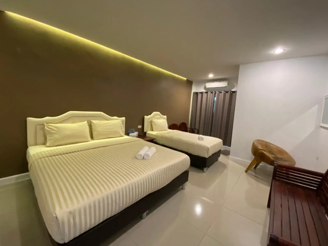 Standard Triple room
