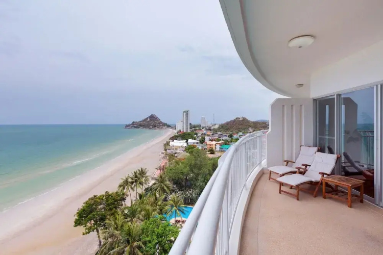 Baan TiewKlurn Beachfront Condomium