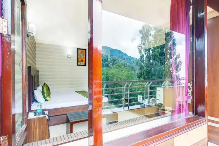 Standard Family room with balcony and with mountain view