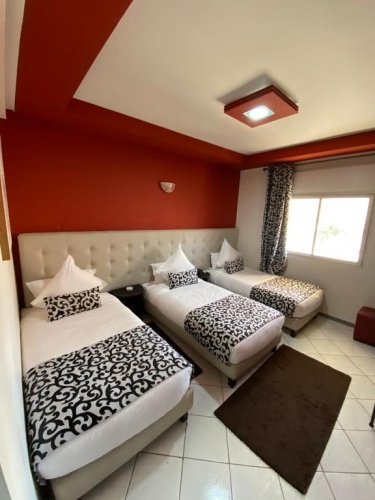 Standard Triple room with city view