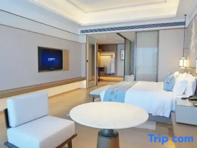 Deluxe Double Suite with mountain view
