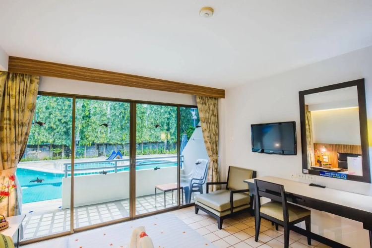 Karon Whale Resort Karon Beach (SHA Certified)