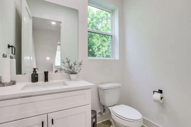 Townhome 2 Mi to Hermann Park, Zoo & Museums!