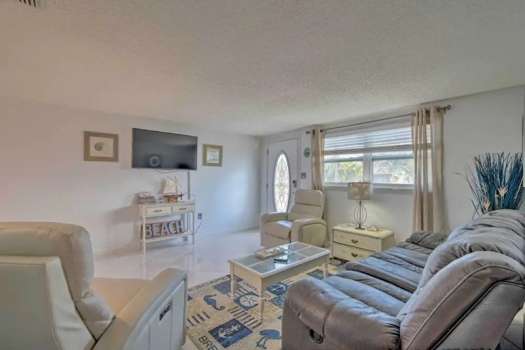 Canalfront Hudson Home with Private Dock and Yard!