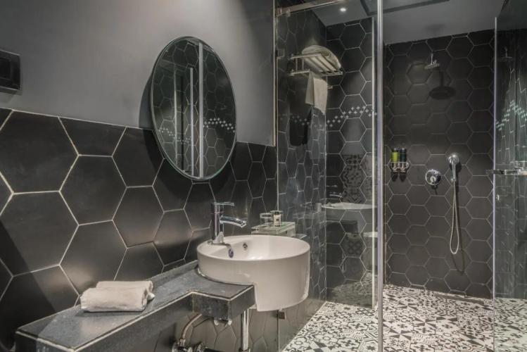 Hotel B Plus L