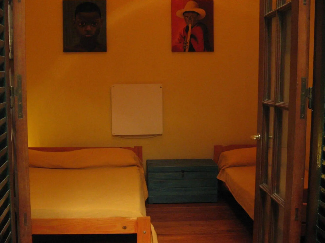 Vi Luz y Entré Hostel