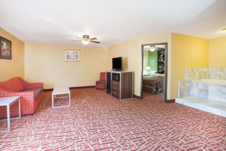 Super 8 Van Buren/Ft. Smith Area