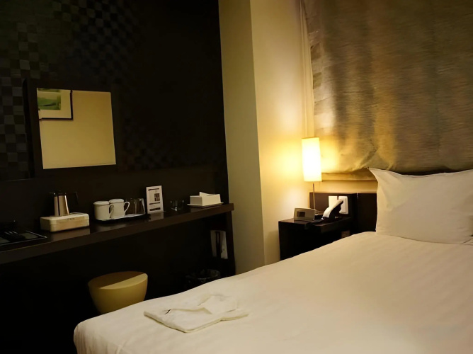 Hamilton Hotel Black