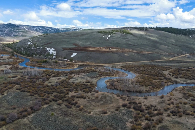 Riverfront Cabin, 4 Mi to Granby Ranch