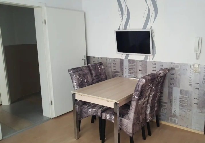 Deluxe Studio