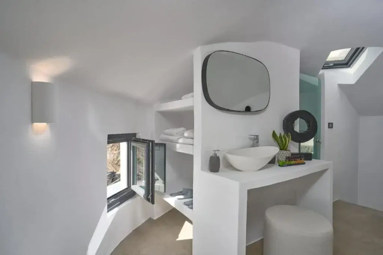 2 Bedrooms Villa