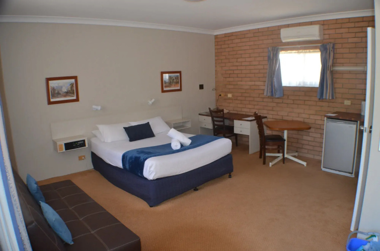 Deer Park Motor Inn