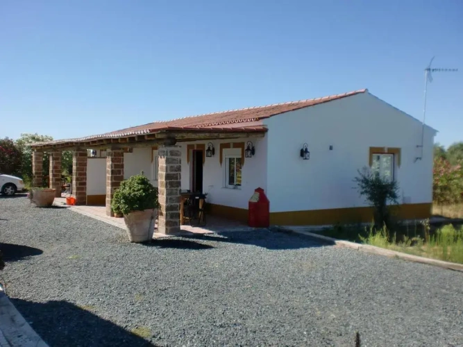 2 Bedrooms Cottage