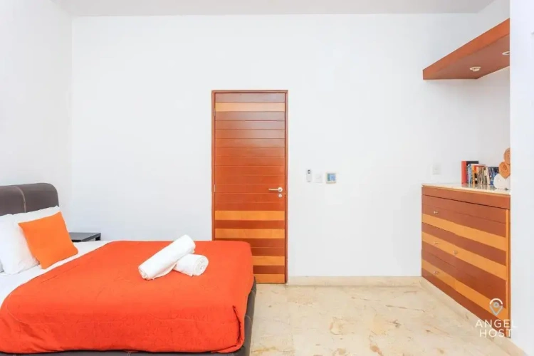 2 Bedrooms Apartment