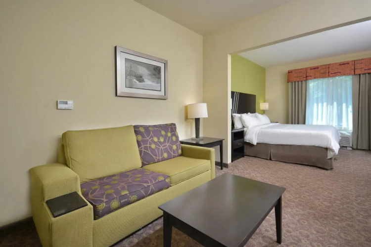 Holiday Inn Express & Suites Clemson by IHG