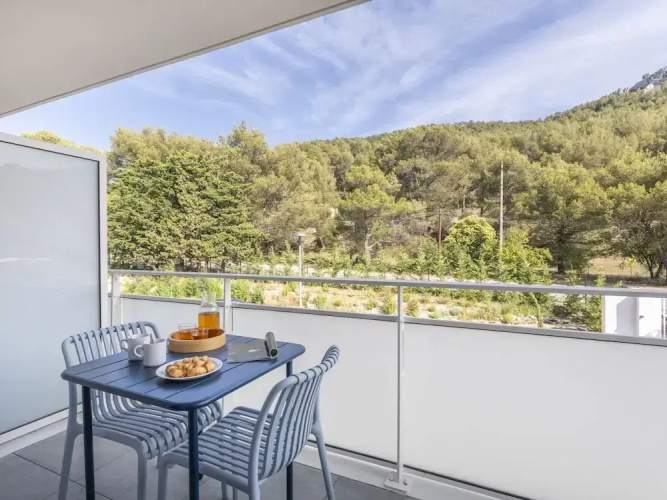 Nice Apartment With Shared Pool