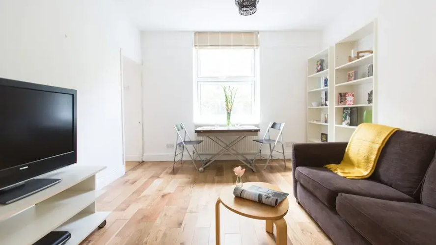 Bright 2BR Flat in St. Katharine's Docks