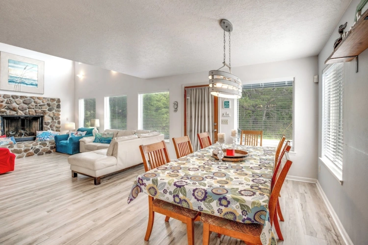 5 Bedrooms Cottage with balcony