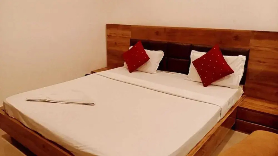 Deepak Hotel