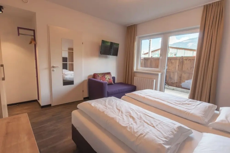 Standard Twin room with city view