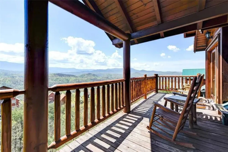 Mountaintop Lodge - Eight Bedroom Cabin