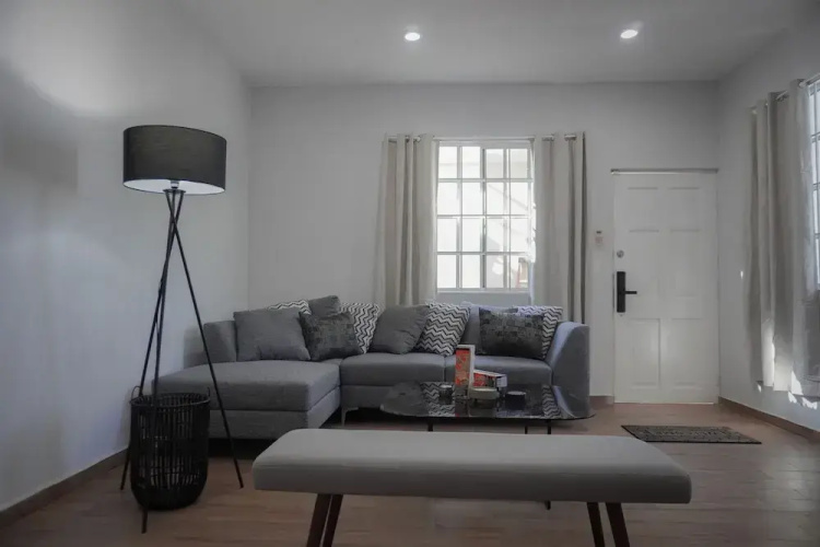 Modern Flat with 2 Bedrooms Near sea