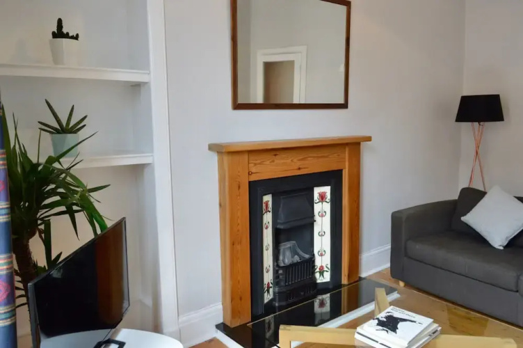 Modern 2 Bedroom Dalry Apartment
