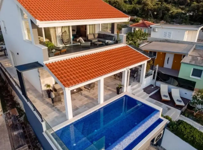 3 Bedrooms Villa
