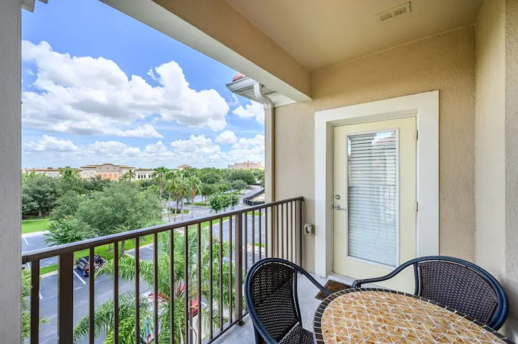 Vista Cay at Harbor Square