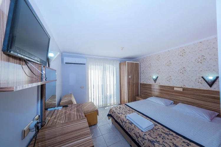 Standard Double room with balcony and with partial sea view