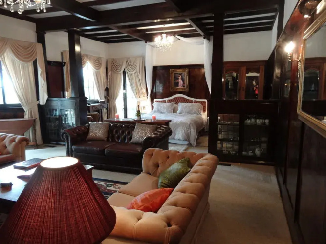 Corner Manor Leura