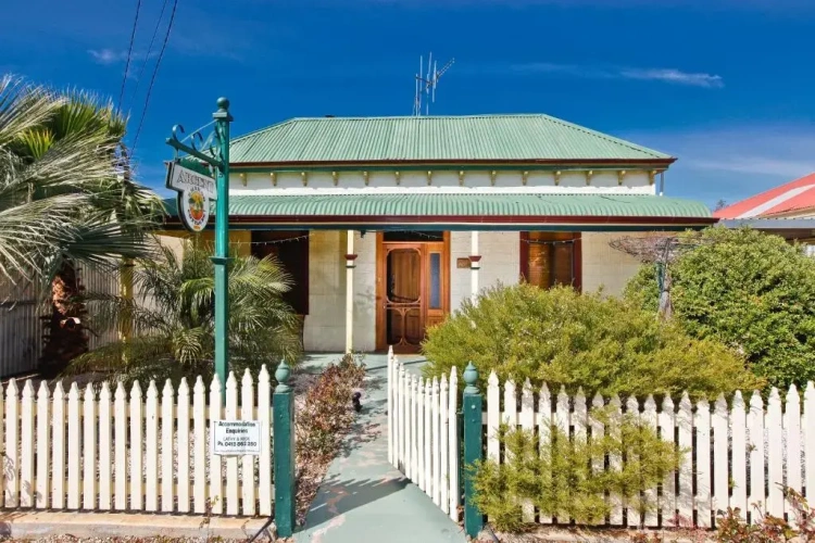 3 Bedrooms Cottage