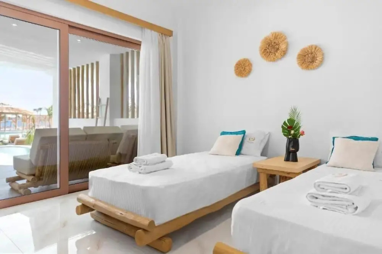 Alia Beachfront Suites and Spa