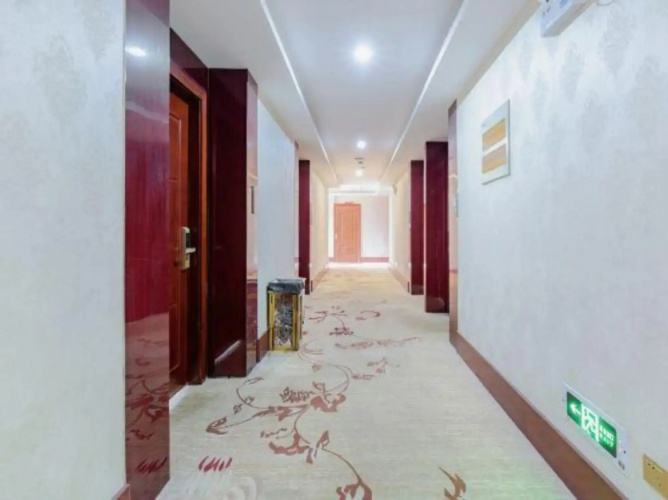 Dongfang Holiday Hotel