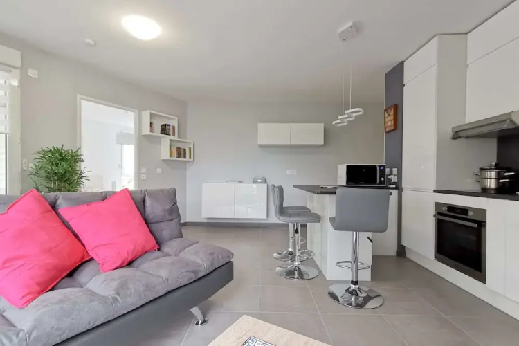 Charming Apartment, Quiet, Hotel Service